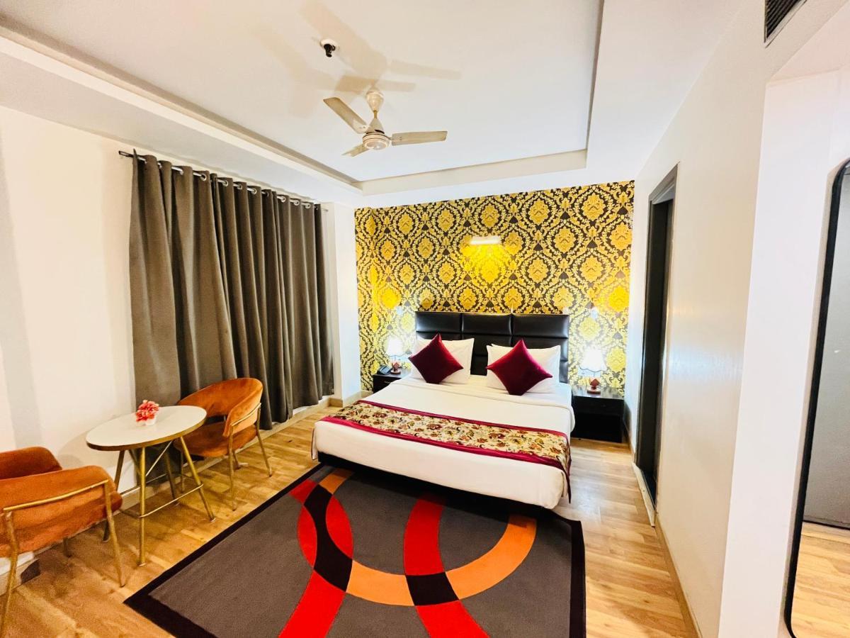 Hotel At Residency Kaushambi Couple Friendly กาเซียบัด ภายนอก รูปภาพ
