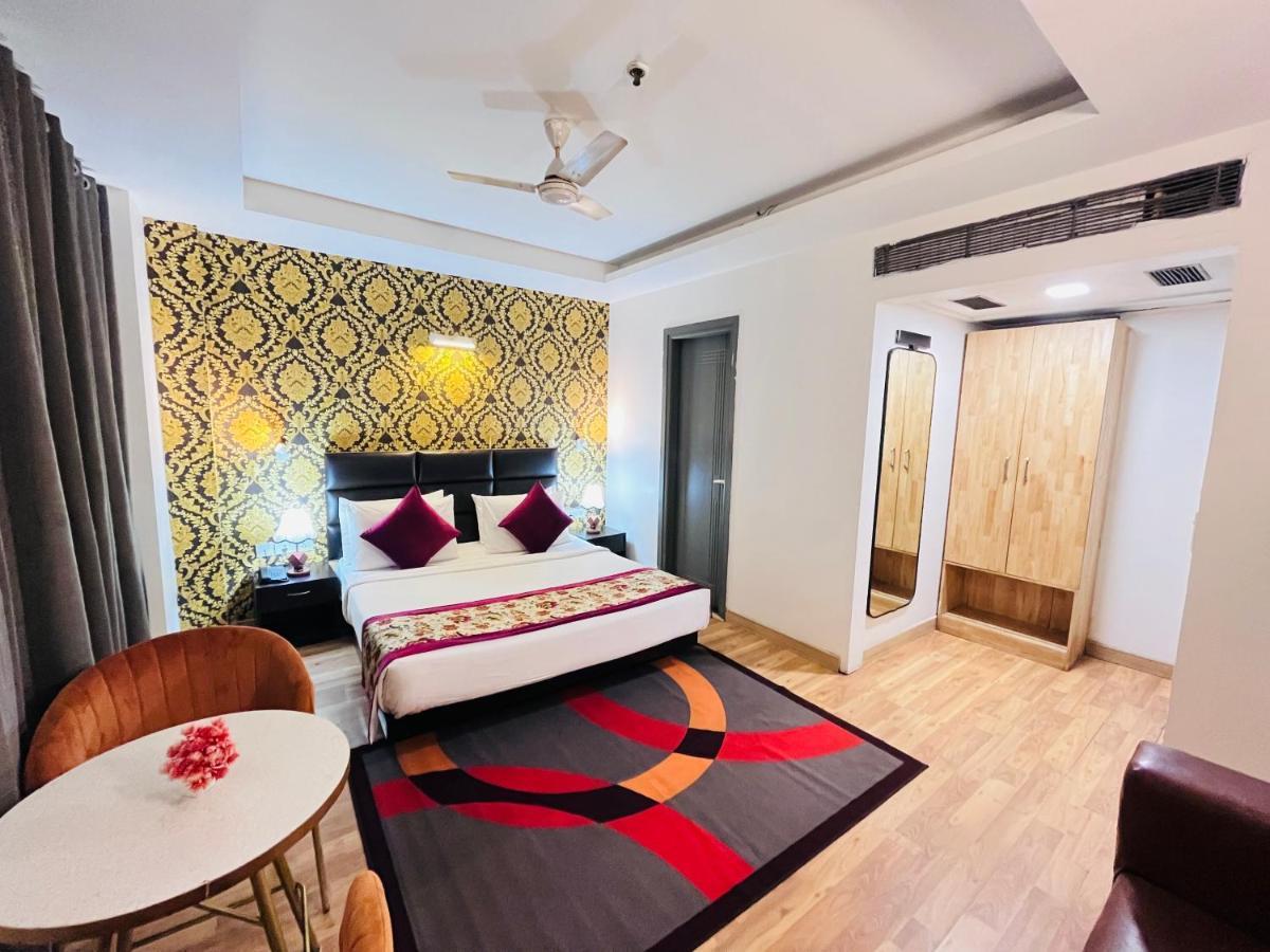 Hotel At Residency Kaushambi Couple Friendly กาเซียบัด ภายนอก รูปภาพ