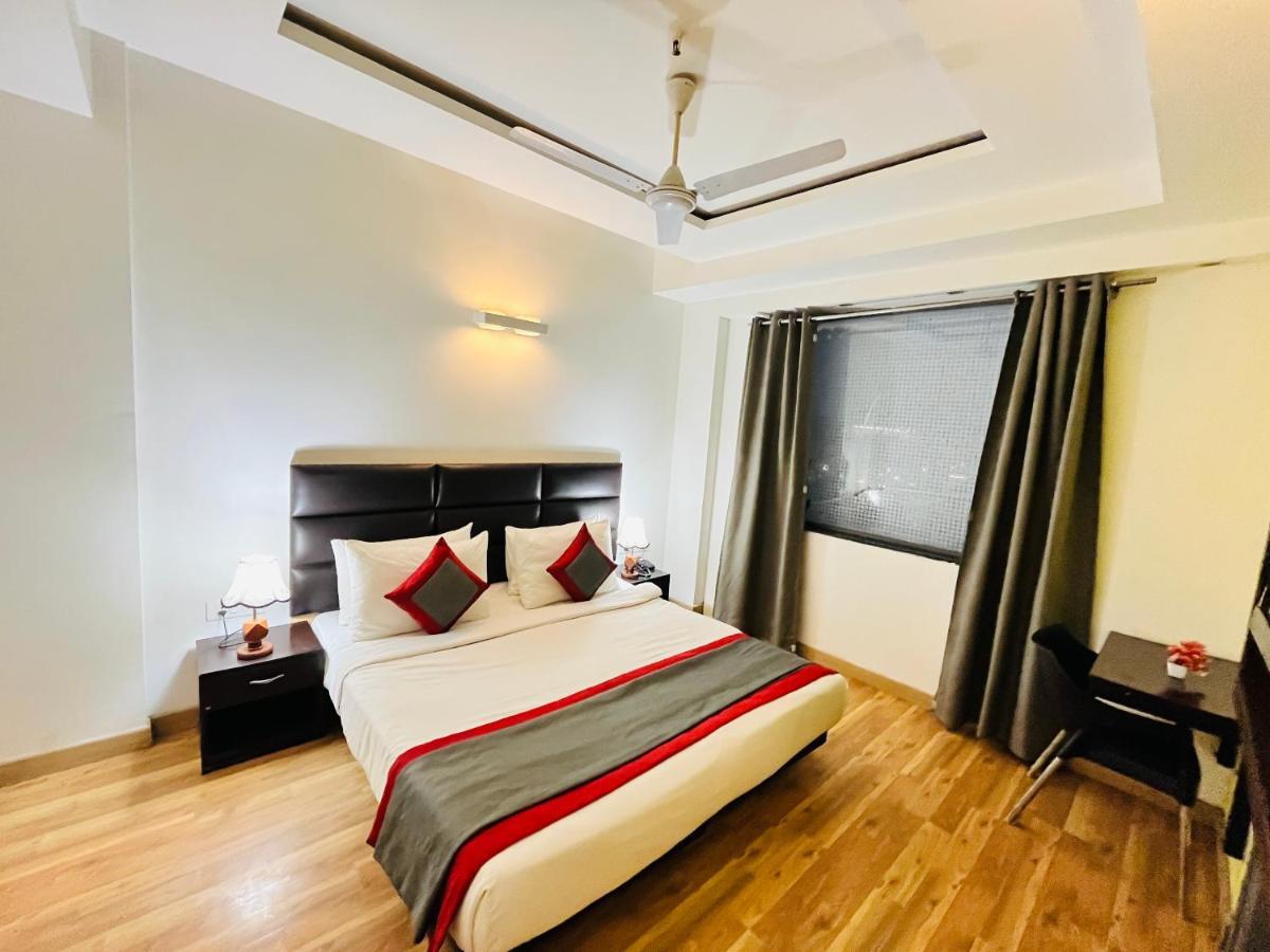 Hotel At Residency Kaushambi Couple Friendly กาเซียบัด ภายนอก รูปภาพ