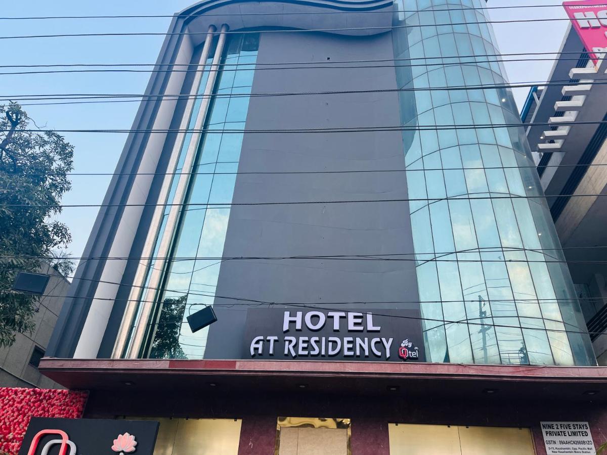 Hotel At Residency Kaushambi Couple Friendly กาเซียบัด ภายนอก รูปภาพ
