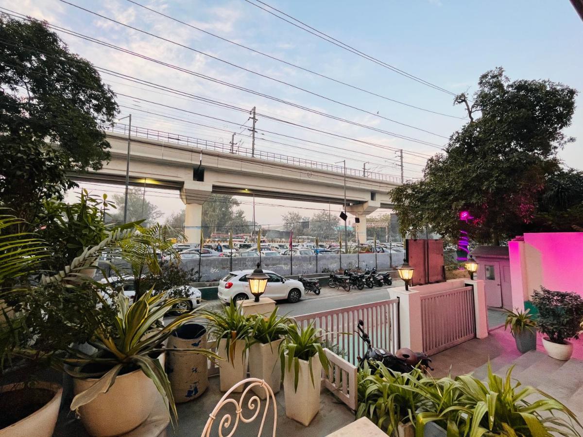 Hotel At Residency Kaushambi Couple Friendly กาเซียบัด ภายนอก รูปภาพ