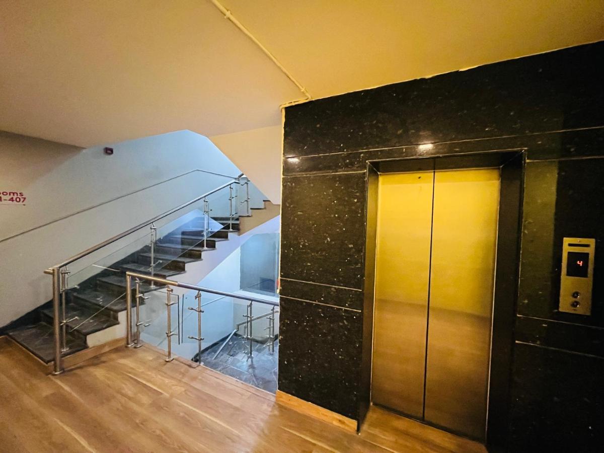 Hotel At Residency Kaushambi Couple Friendly กาเซียบัด ภายนอก รูปภาพ
