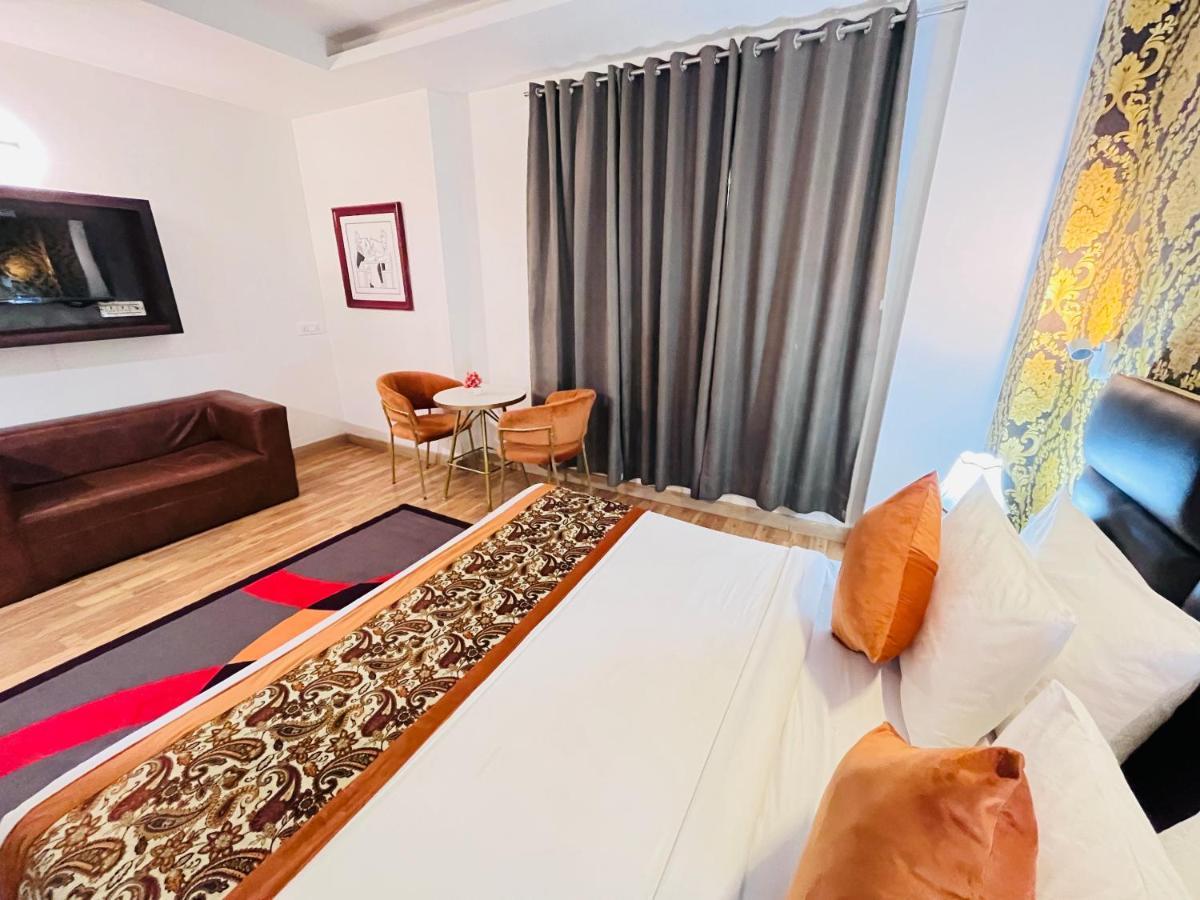 Hotel At Residency Kaushambi Couple Friendly กาเซียบัด ภายนอก รูปภาพ