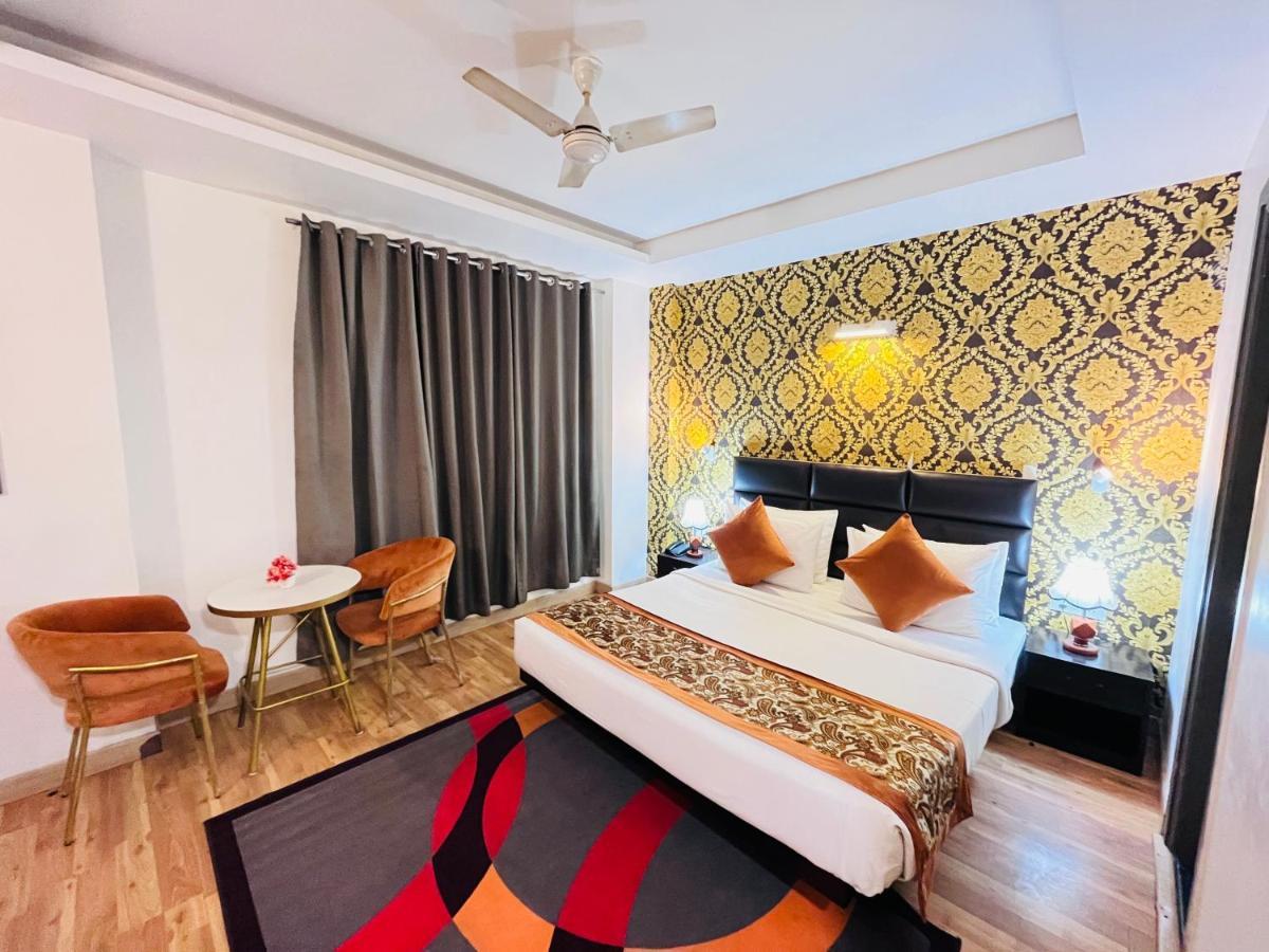 Hotel At Residency Kaushambi Couple Friendly กาเซียบัด ภายนอก รูปภาพ
