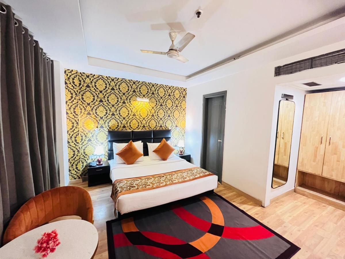 Hotel At Residency Kaushambi Couple Friendly กาเซียบัด ภายนอก รูปภาพ