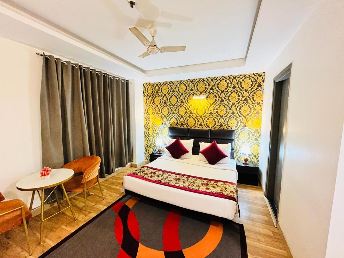Hotel At Residency Kaushambi Couple Friendly กาเซียบัด ภายนอก รูปภาพ