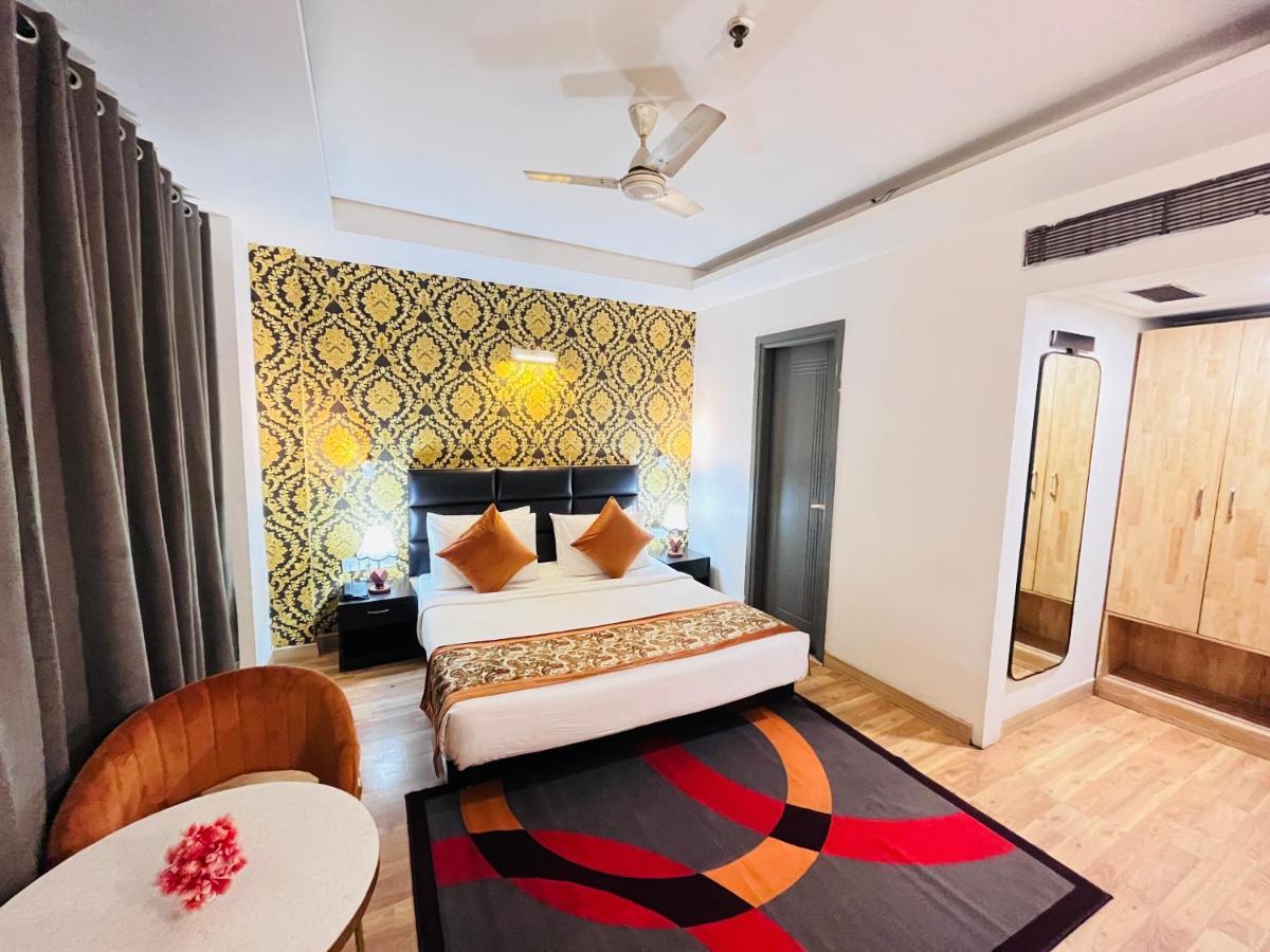 Hotel At Residency Kaushambi Couple Friendly กาเซียบัด ภายนอก รูปภาพ