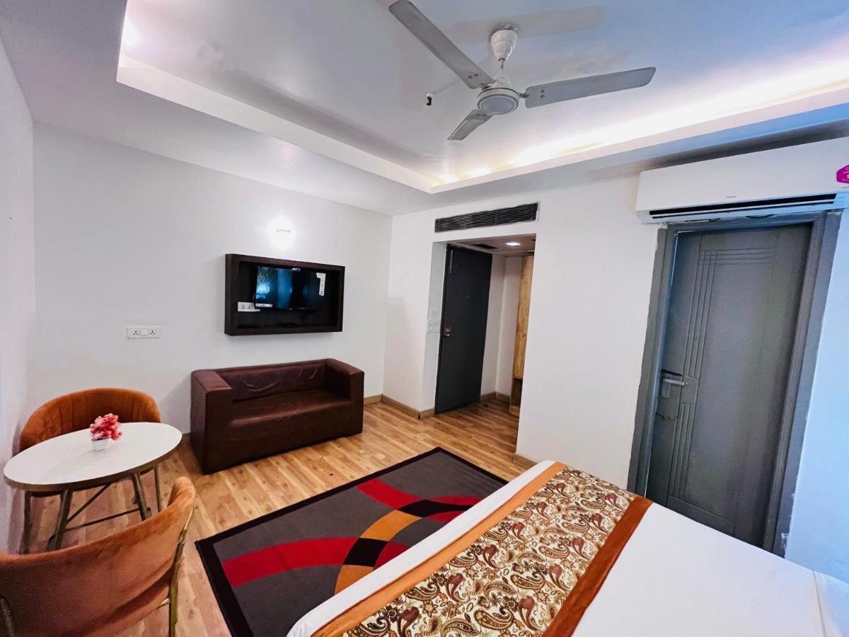 Hotel At Residency Kaushambi Couple Friendly กาเซียบัด ภายนอก รูปภาพ