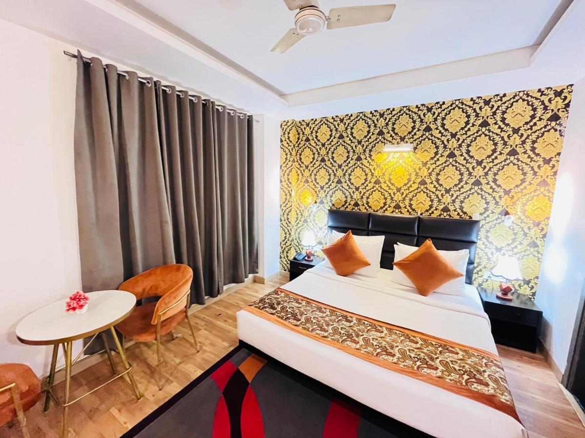 Hotel At Residency Kaushambi Couple Friendly กาเซียบัด ภายนอก รูปภาพ