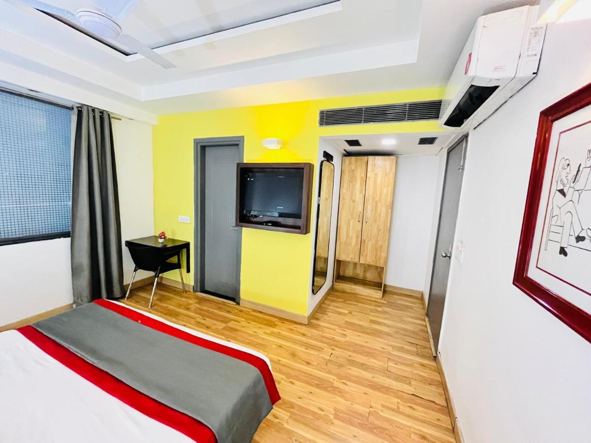 Hotel At Residency Kaushambi Couple Friendly กาเซียบัด ภายนอก รูปภาพ