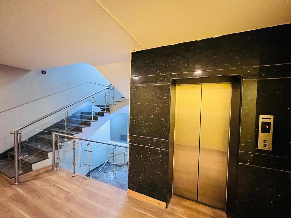 Hotel At Residency Kaushambi Couple Friendly กาเซียบัด ภายนอก รูปภาพ