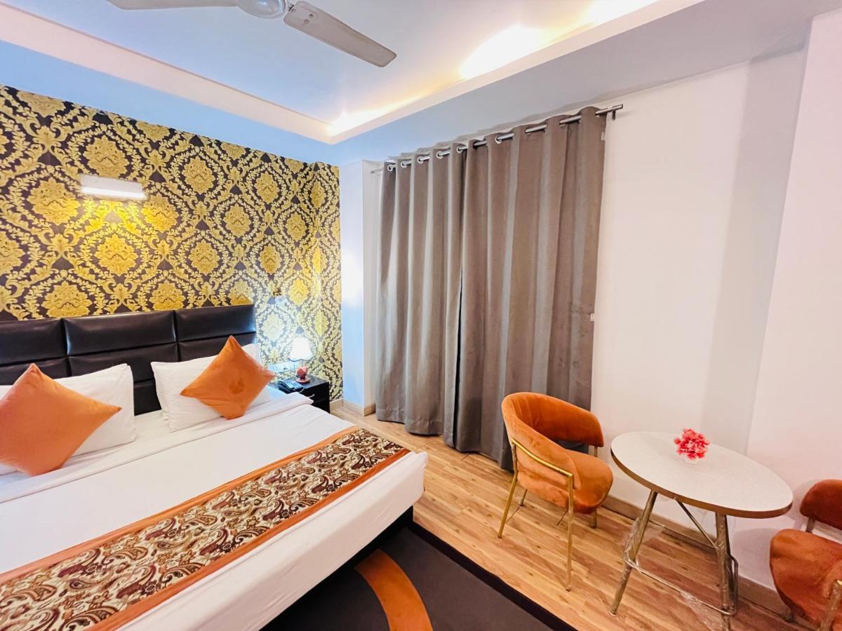 Hotel At Residency Kaushambi Couple Friendly กาเซียบัด ภายนอก รูปภาพ