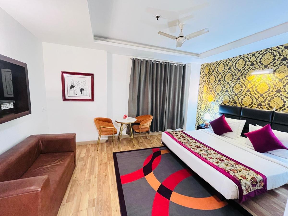 Hotel At Residency Kaushambi Couple Friendly กาเซียบัด ภายนอก รูปภาพ