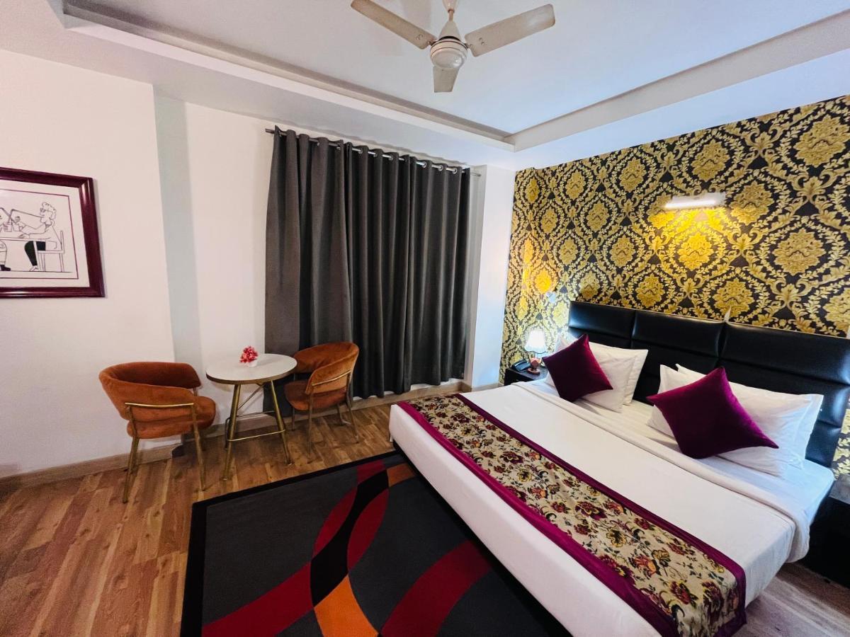Hotel At Residency Kaushambi Couple Friendly กาเซียบัด ภายนอก รูปภาพ