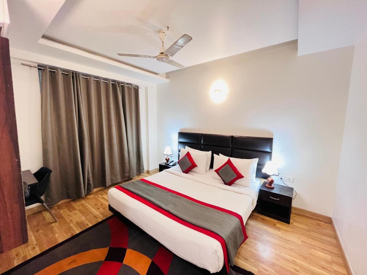 Hotel At Residency Kaushambi Couple Friendly กาเซียบัด ภายนอก รูปภาพ