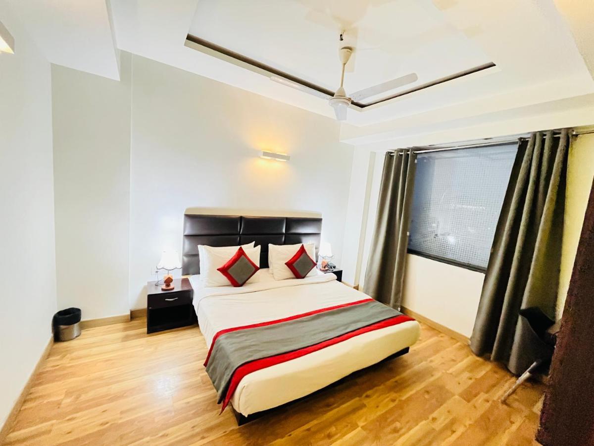 Hotel At Residency Kaushambi Couple Friendly กาเซียบัด ภายนอก รูปภาพ